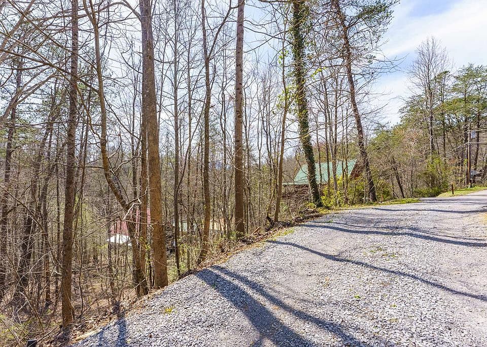 1st image of 10 Lake Dr