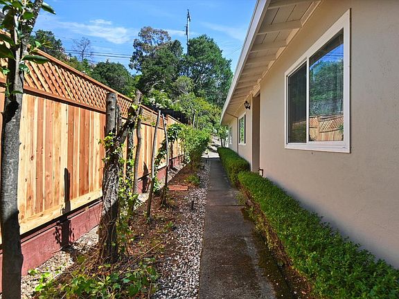 3rd image of 11 Chestnut Avenue