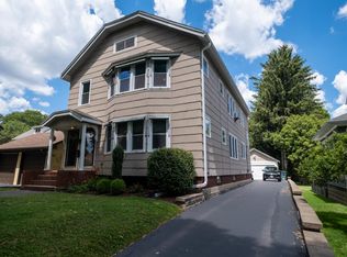 28 Elmcroft Rd, Rochester, NY 14609