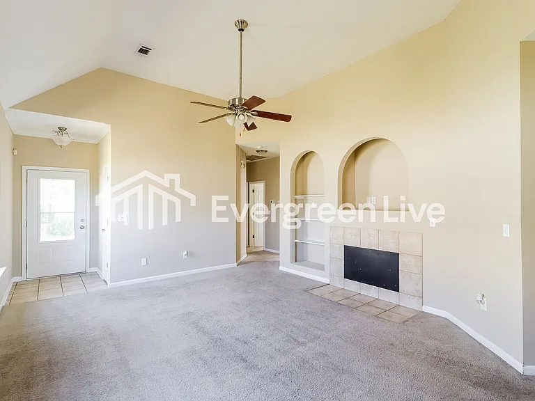 1798 Bradford Ln — Photo 4