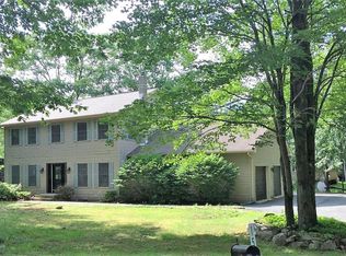 15 Edgewood Rd, Mount Pocono, PA 18344