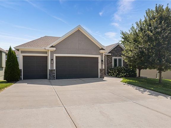 2nd image of 7445 NW Forest Lakes Dr