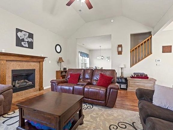 3rd image of 2426 Surrey Dr