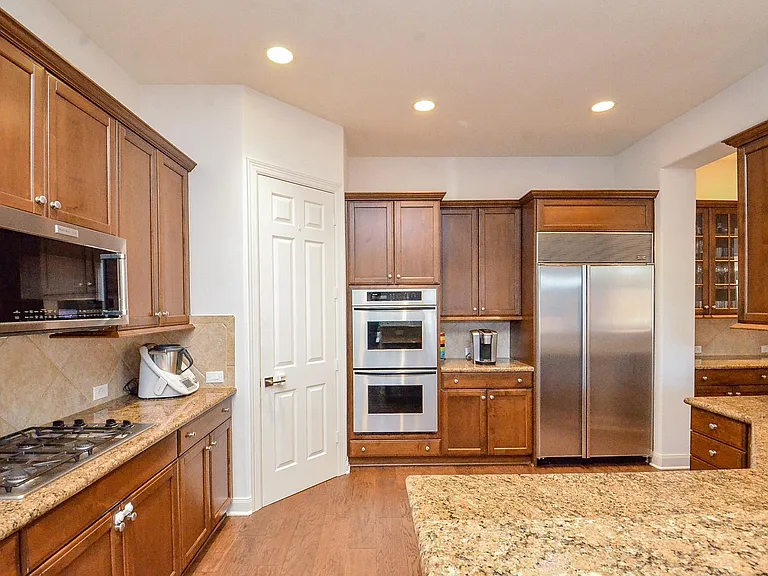 2826 Tudor Mnr — Photo 13