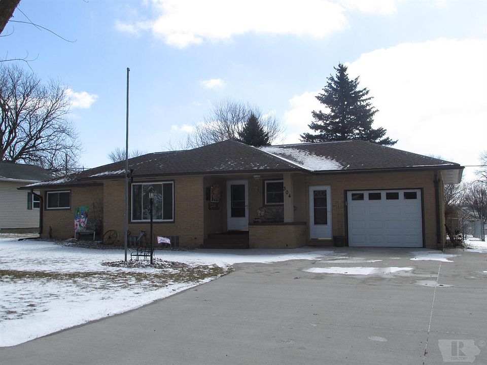1st image of 304 Oak Ave