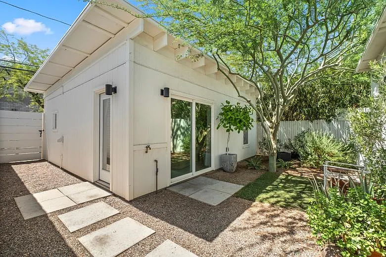 905 E Coronado Rd