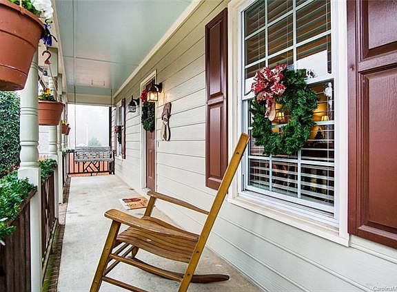 4th image of 417 Iredell Ct