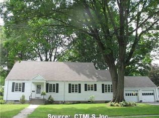 33 Sequin Rd, West Hartford, CT 06117