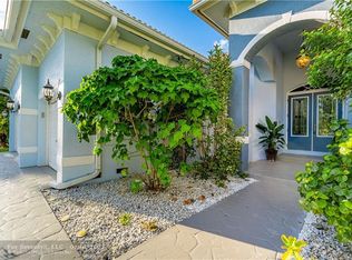 11741 Hermitage Dr, Plantation, FL 33325