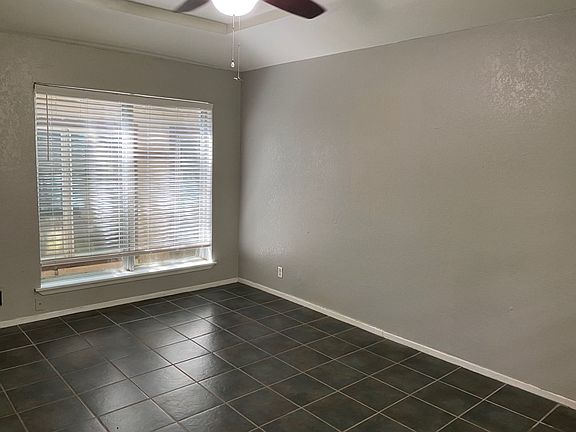 4th image of 3605 Oakwood Dr