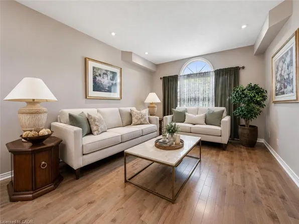 24 Pine Ridge Dr, Guelph, ON N1L 1K3