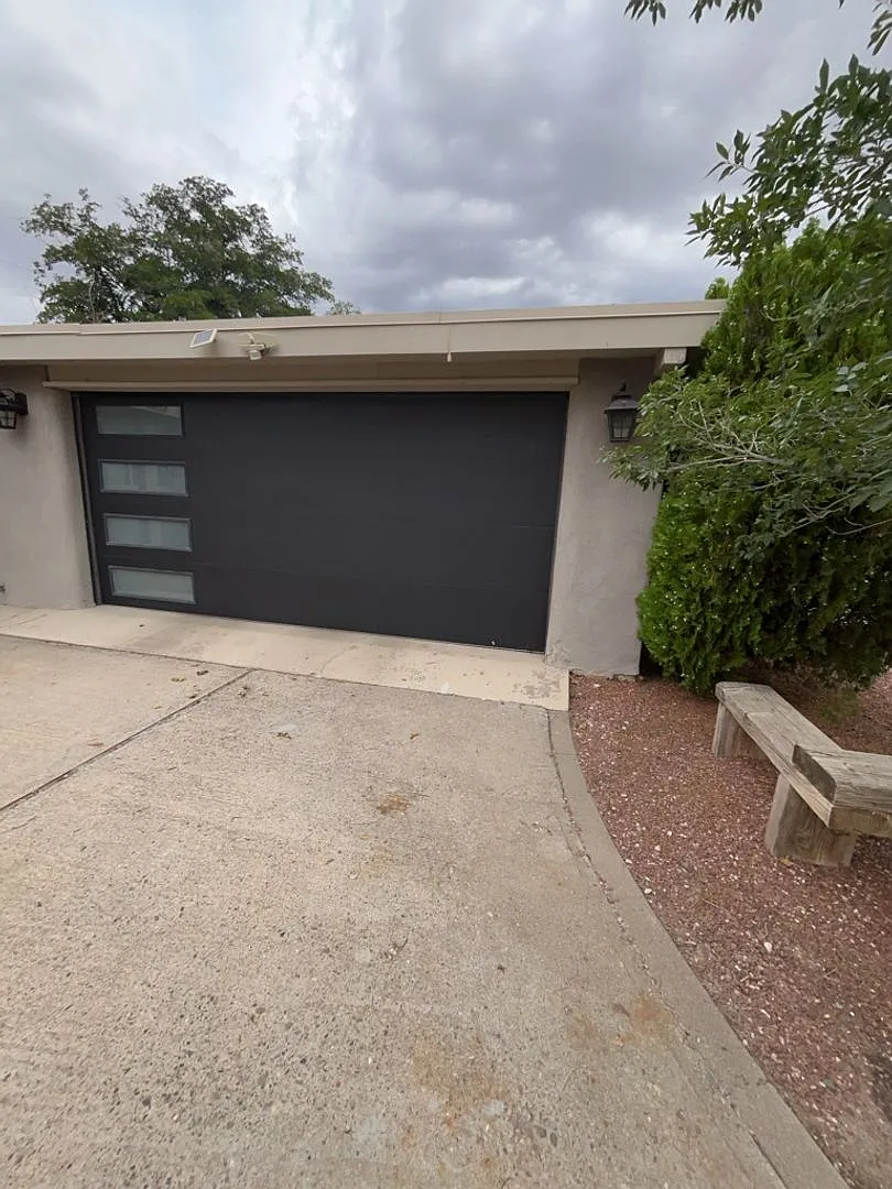 4 Bedroom, 2 Bathroom Home! Schedule a Showing! — Photo 2