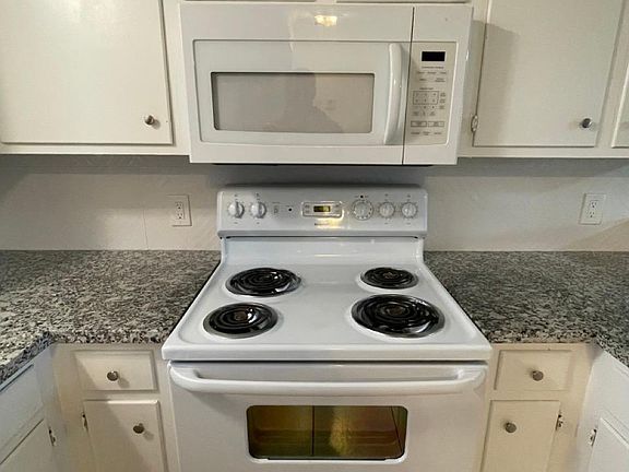 4th image of 308 Laurie Ln
