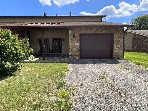 102 Kingsway Dr Photo 1