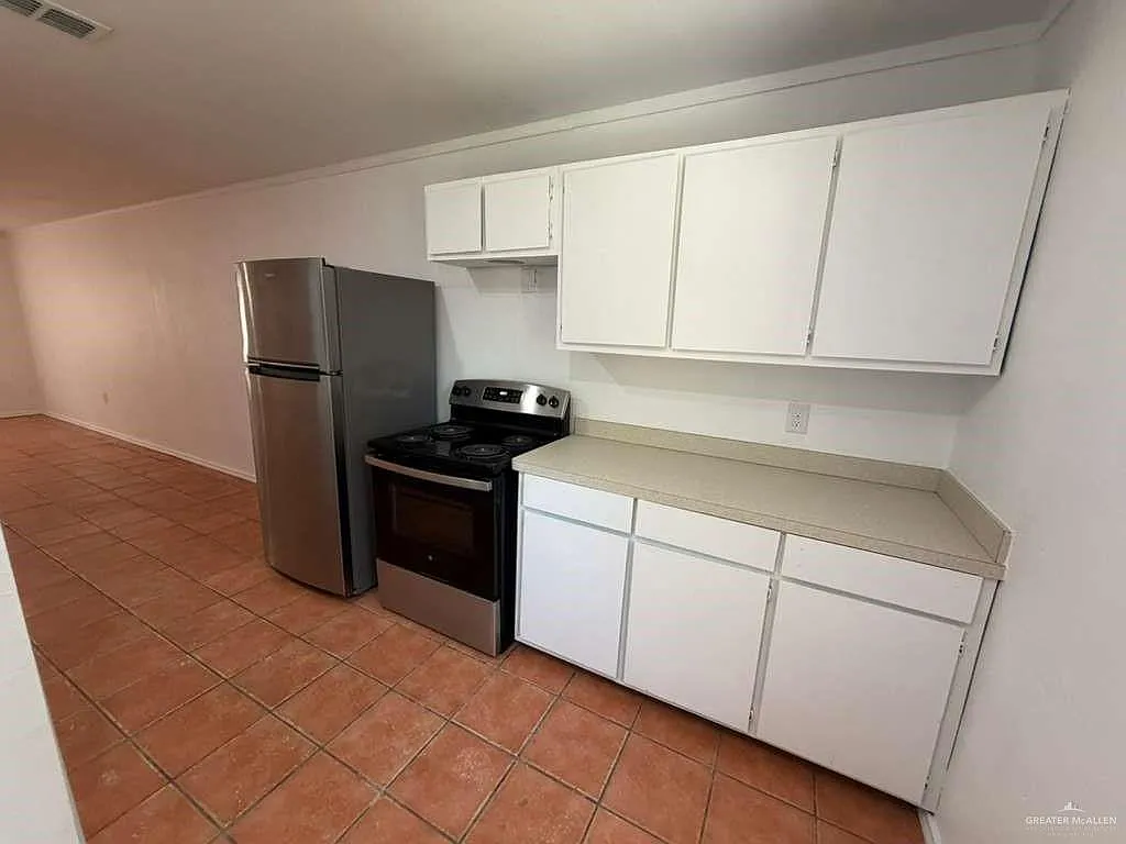 2 bed, 1.0 bath, 840 sqft, $750 — Photo 3