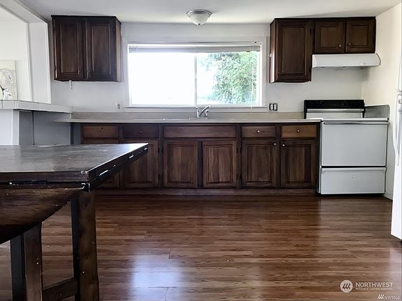 2nd image of 10010 Park Avenue S