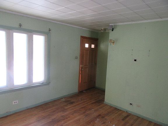2nd image of 231 Dewey Ave