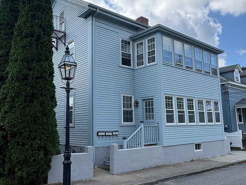 8 Bridge St #1