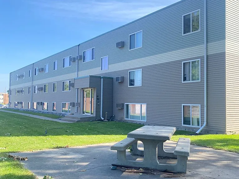 College Park Apartments — Photo 45