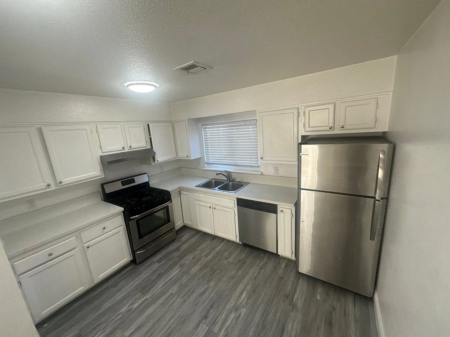 6945 Mendon Ln — Photo 4