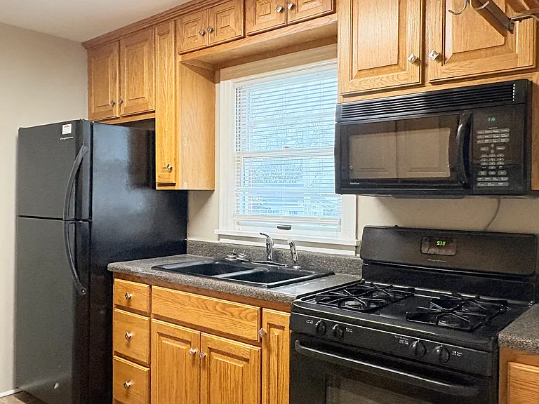 1405 Kenton St — Photo 3