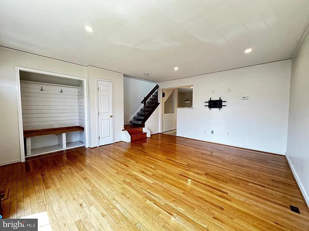 3 bed, 3.0 bath, 1784 sqft, $2,650 — Photo 3