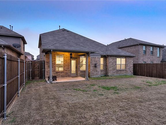 4th image of 2733 Calmwood Dr