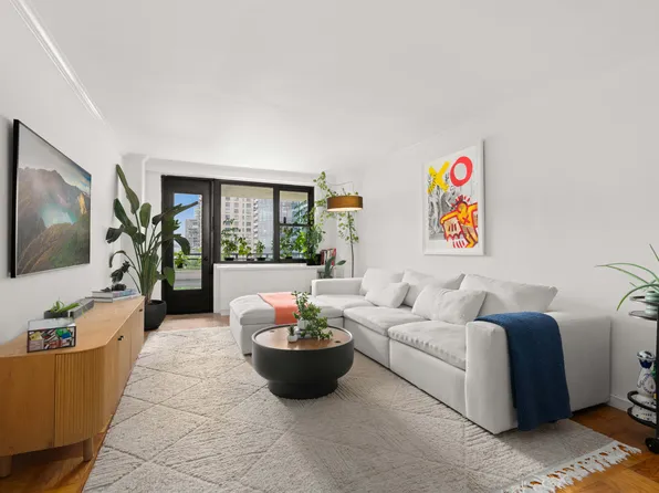 165 West 66th Street 8D image 2 of 9