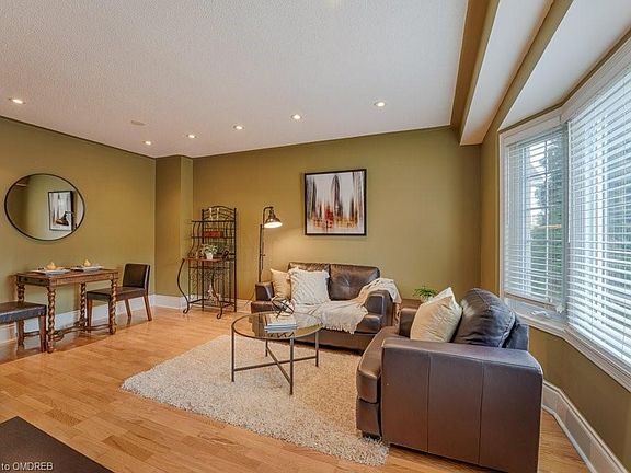 5th image of 102 Glenashton Dr