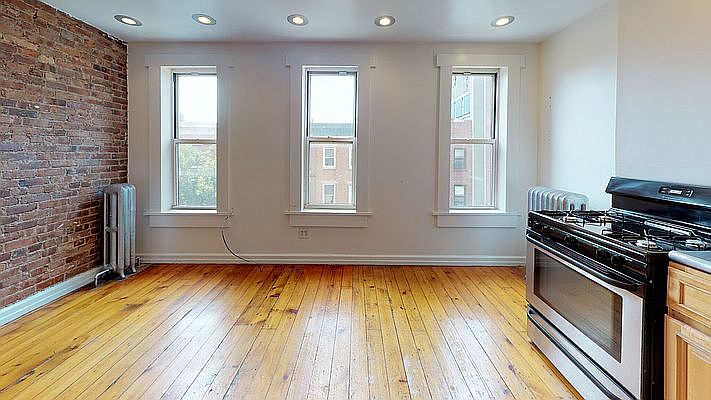 1st image of 155 W 9th St #3