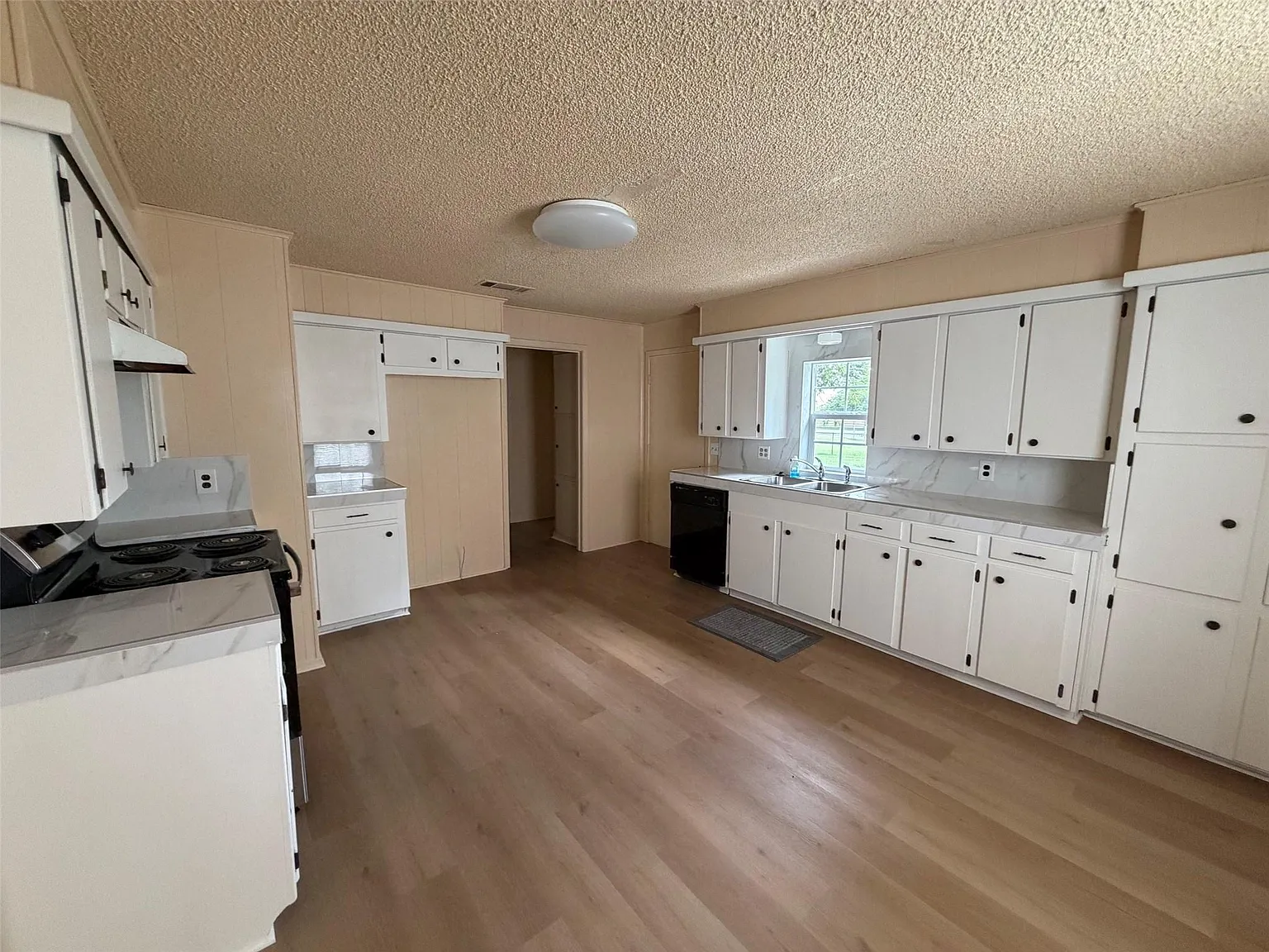 2 bed, 920 sqft, $1,425 — Photo 4