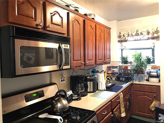 5th image of 104 Pearsall Dr APT 1F