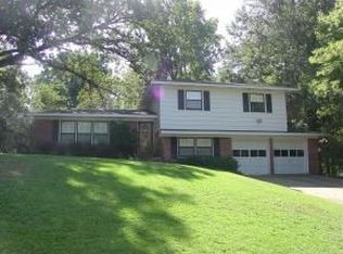 806 21st Ave N, Columbus, MS 39701