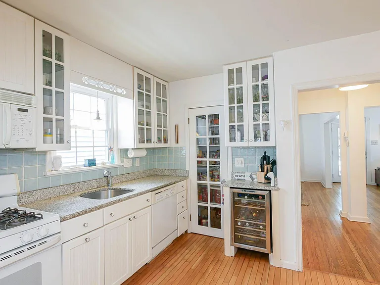110 N Pembroke Ave — Photo 13
