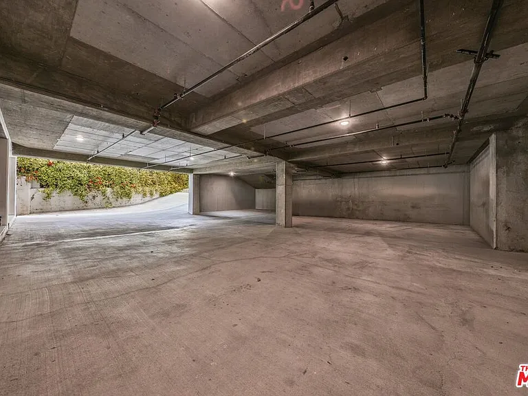12443 W Sunset Blvd — Photo 37