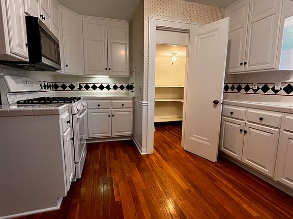 2nd image of 5033 Walnut St