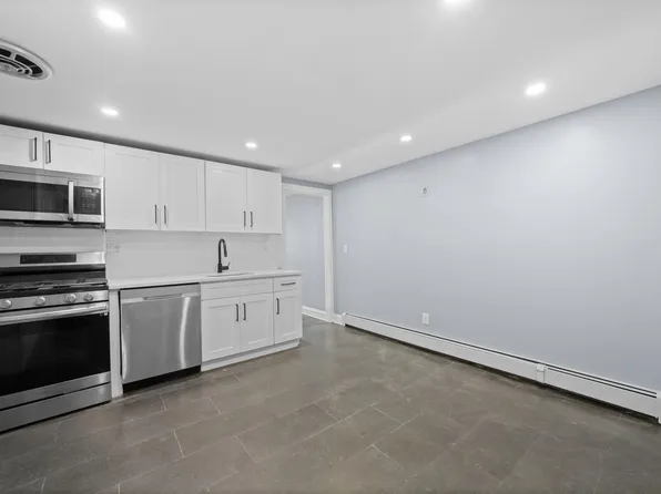 211 New York Avenue image 3 of 37