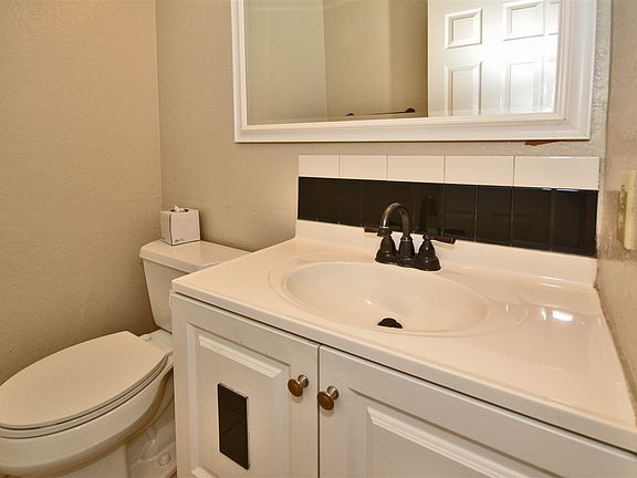 4th image of 1373 Sussex Way