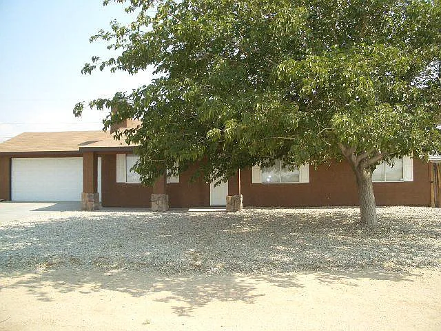9120 Peach Ave — Photo 1