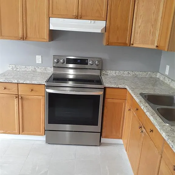 8080 Clairview Ave — Photo 4