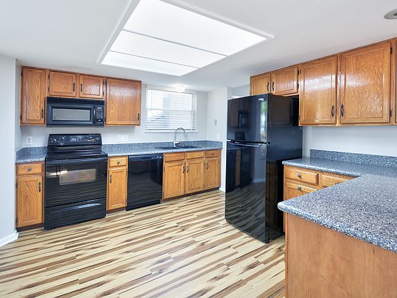 3rd image of 7535 Hickorywood Dr