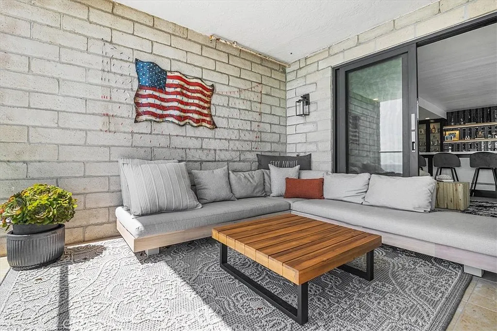 2 bed, 1902 sqft, $18,000 — Photo 4