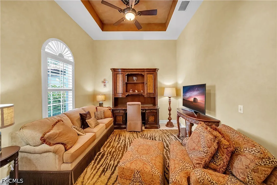 4 bed, 2.0 bath, 2293 sqft, $11,900 — Photo 4