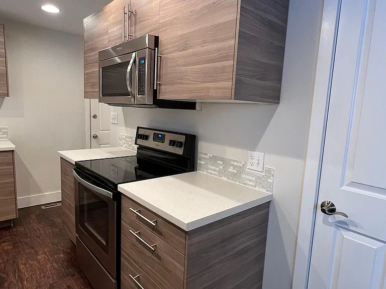 570 Horrocks Dr — Photo 6