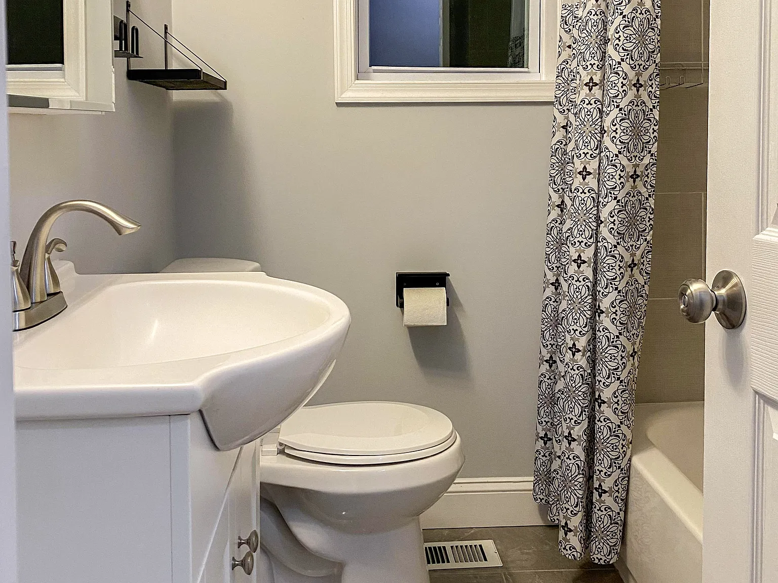 4 bed, 2.5 bath, 2040 sqft, $845 — Photo 4