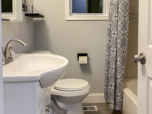 Second Floor Full Bathroom