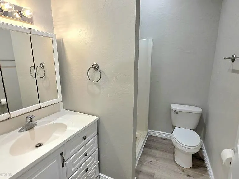 1658 Gibson Ave — Photo 6