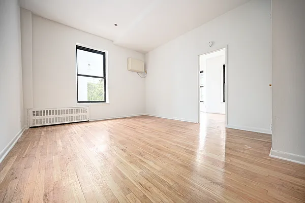 Rented by Urbane Brokerage | media 8