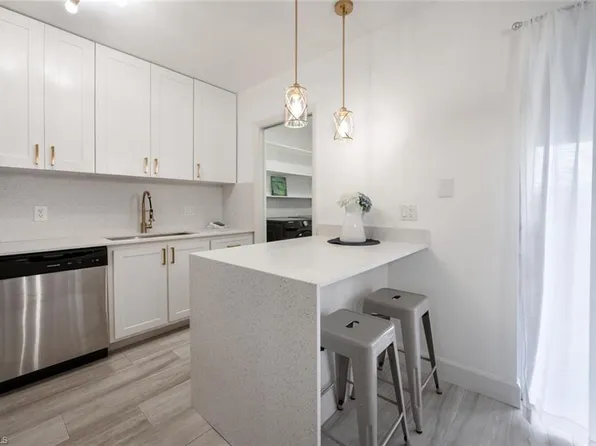 788 Park Shore DR #H36, NAPLES, FL 34103