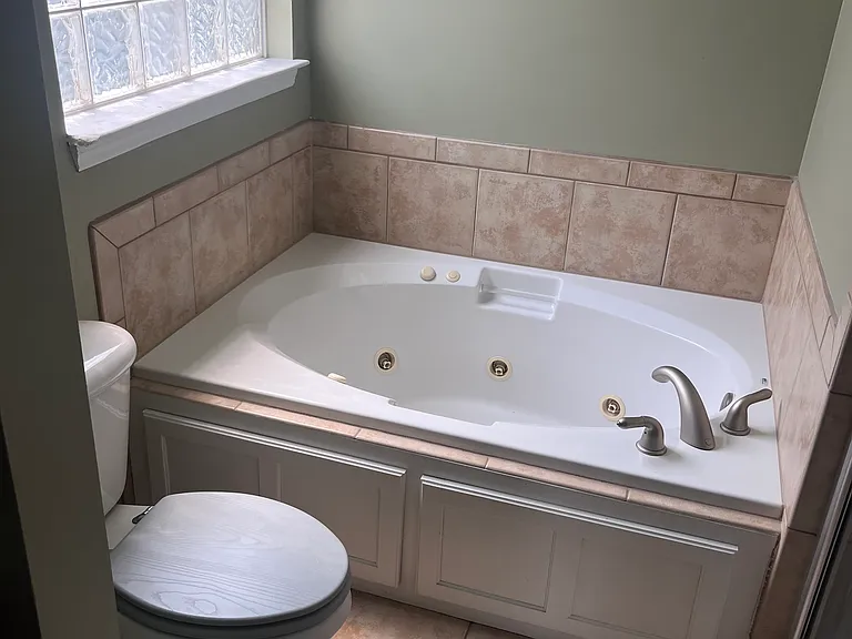 7825 Laurelton Dr — Photo 12